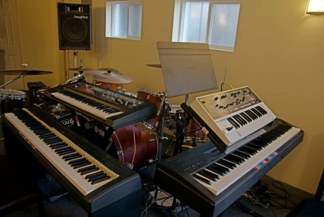 Keyboards Off the Wall Music School