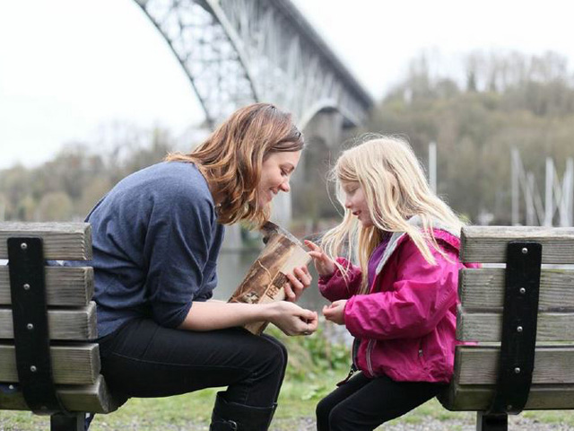 geocaching-girl-bridge-mom