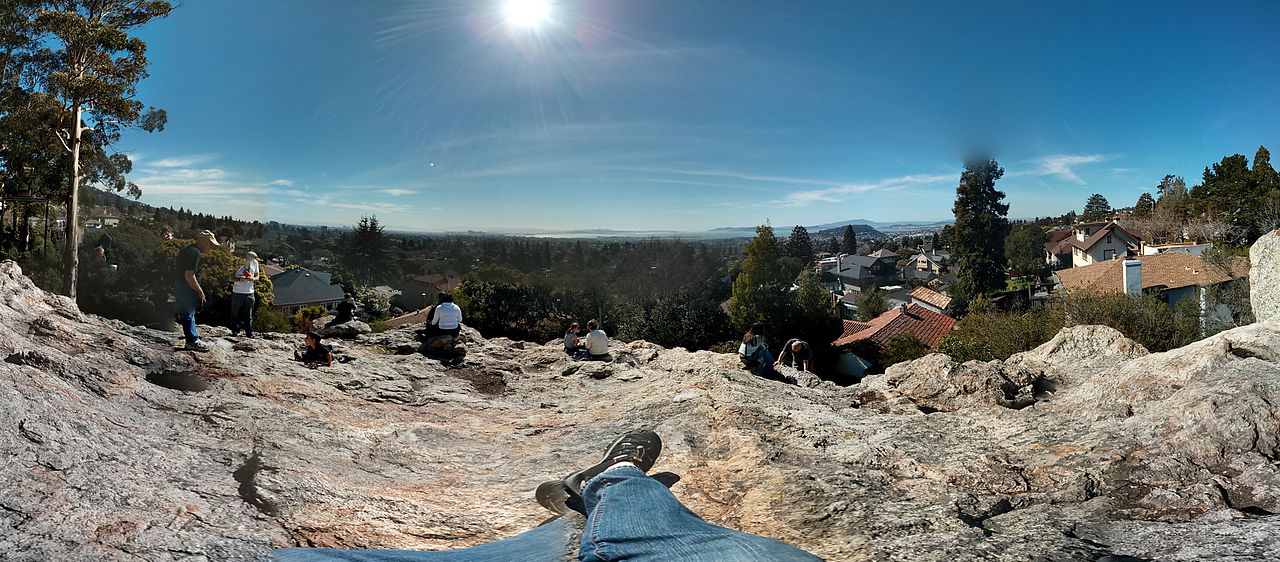 1280px-Berkeley_Indian_Rock_Panorama
