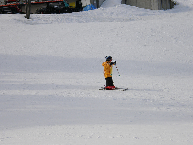 kid-skiing
