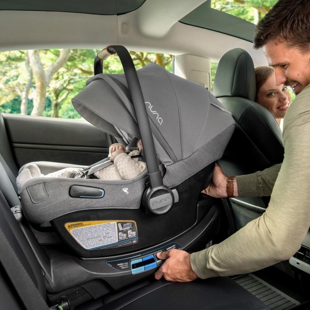 We Asked An Expert Your Car Seat, Should A Car Seat Be Behind Driver Or Passenger