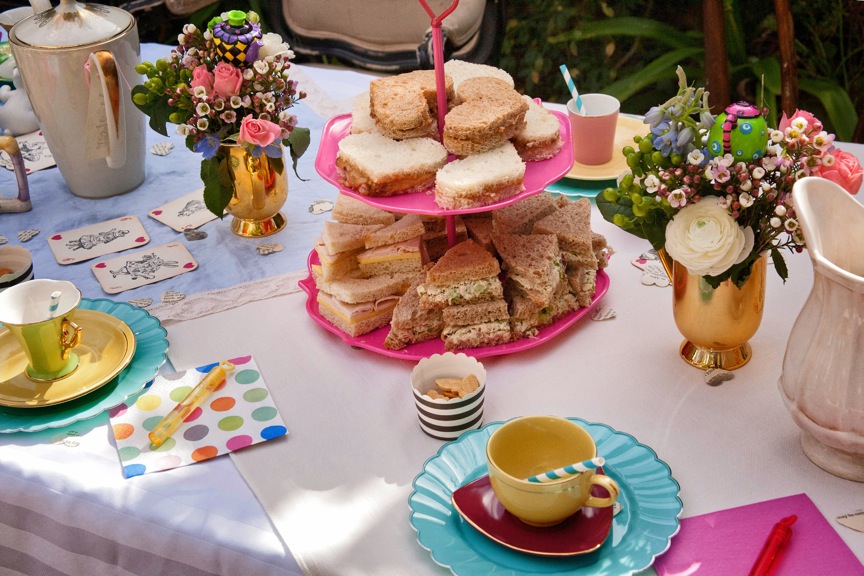 Alice in Wonderland party decor food table  Alice in wonderland tea party  birthday, Alice in wonderland tea party, Alice in wonderland party