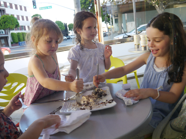 BurgerLoungebrownieforfour