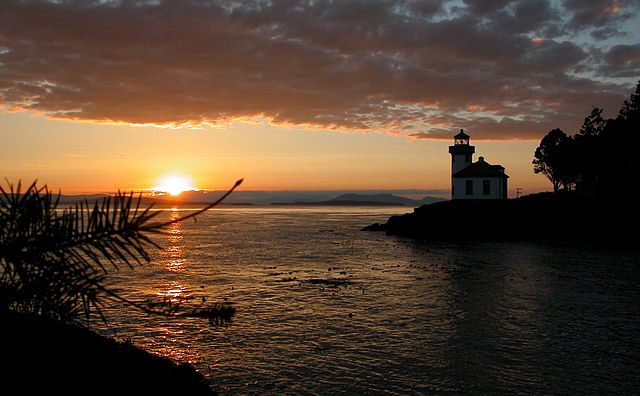 Lime_Kiln_Lighthouse_sunset