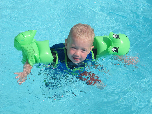 swimming-baby-floaters