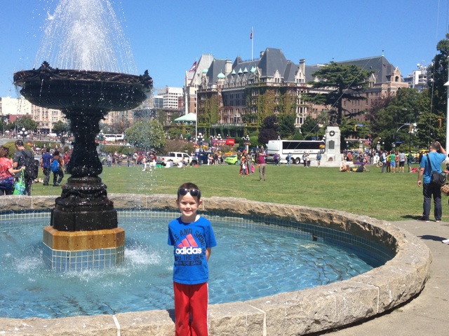 Empress Hotel fountain and boy Victoria