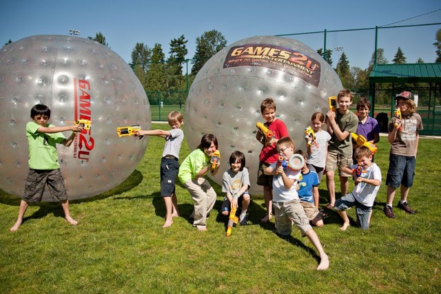 Games2U kids with hamsterballs