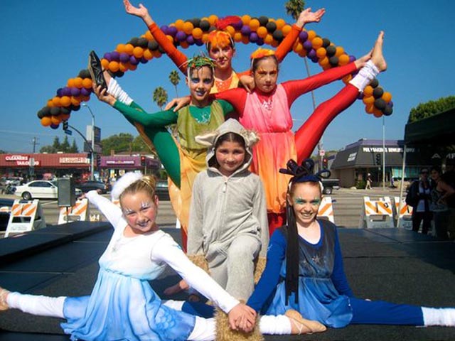 Circus-youth-kids-performers-Kinetic-Theory