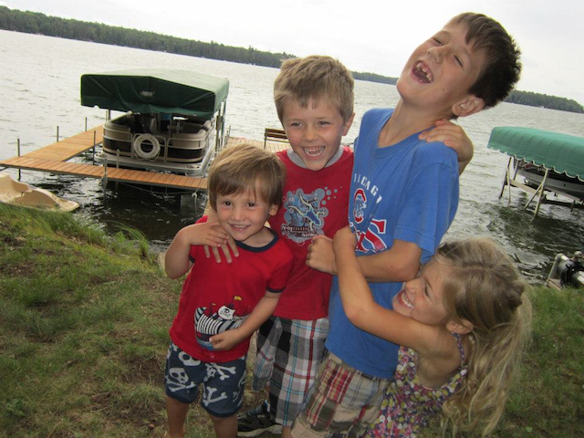 stopfightingwithyoursiblingcamp_mariabarnes_campsparentswishedexisted_national_redtricycle