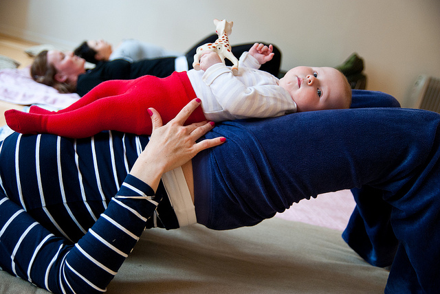 baby-yoga-mom-crdt