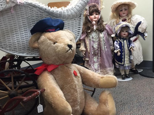 bear dolls toy museum
