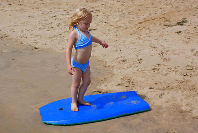 girl_surfboard