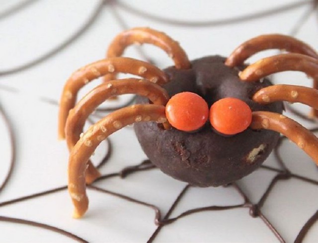 It's Always Autumn - Donut Spider