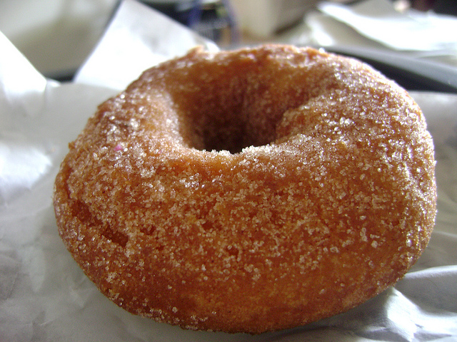 Cinnamon_doughnut