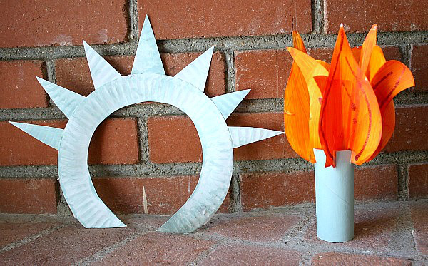 A Paper crown and torch like the Statue of Liberty as a fourth of July craft