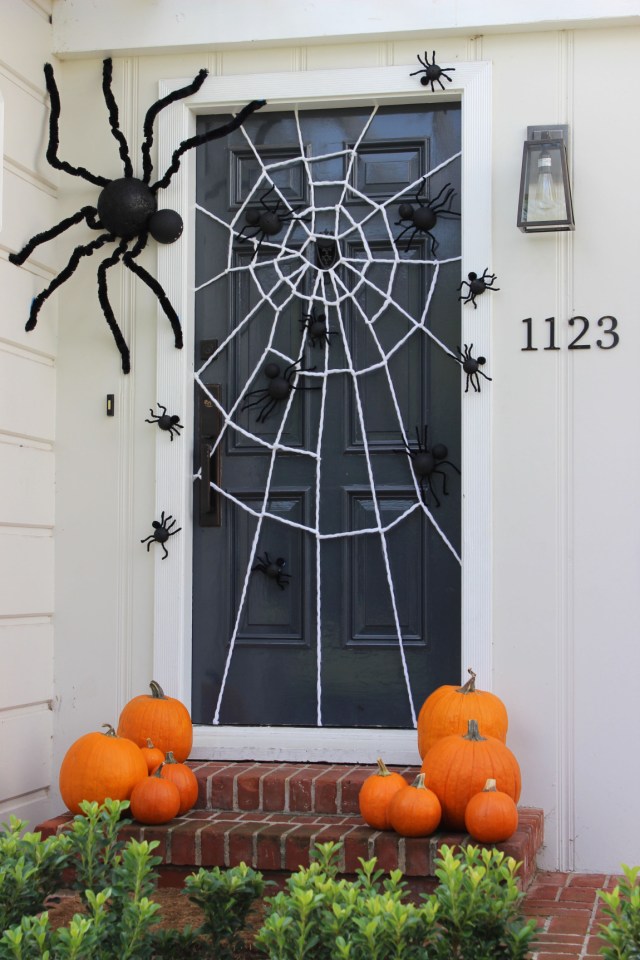 spider web halloween door decorations