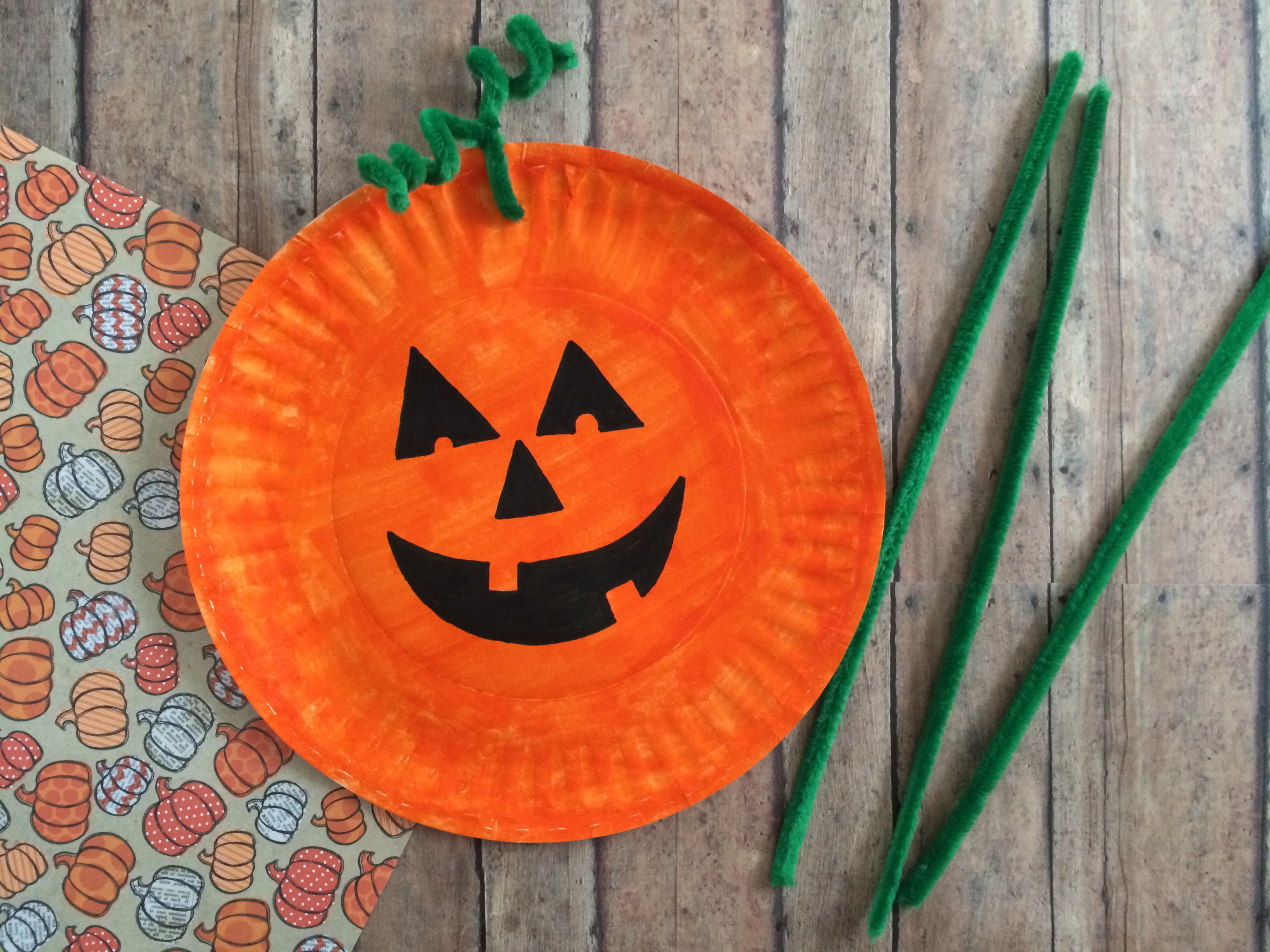 the-simple-parent-pumpkin-paper-plate