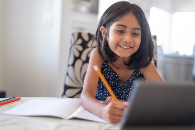 Kids Back to Distance Learning? Check Out These 11 Do’s & Don’ts for Zoom Calls
