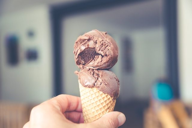 15 Allergy-Friendly Chocolate Ice Creams