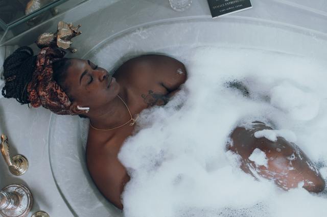 self care bath woman