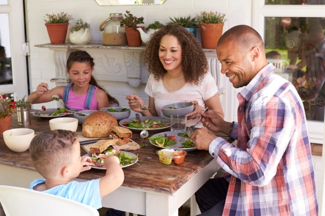 11 Mealtime Habits of Happy Families