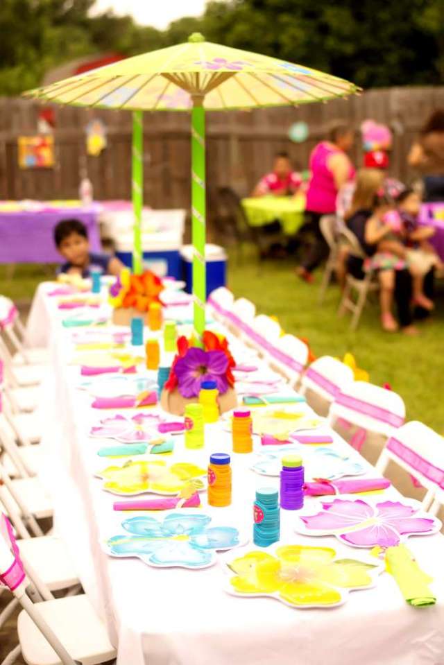 Tropical decorations sit on a table as part of a Moana Birthday party idea.