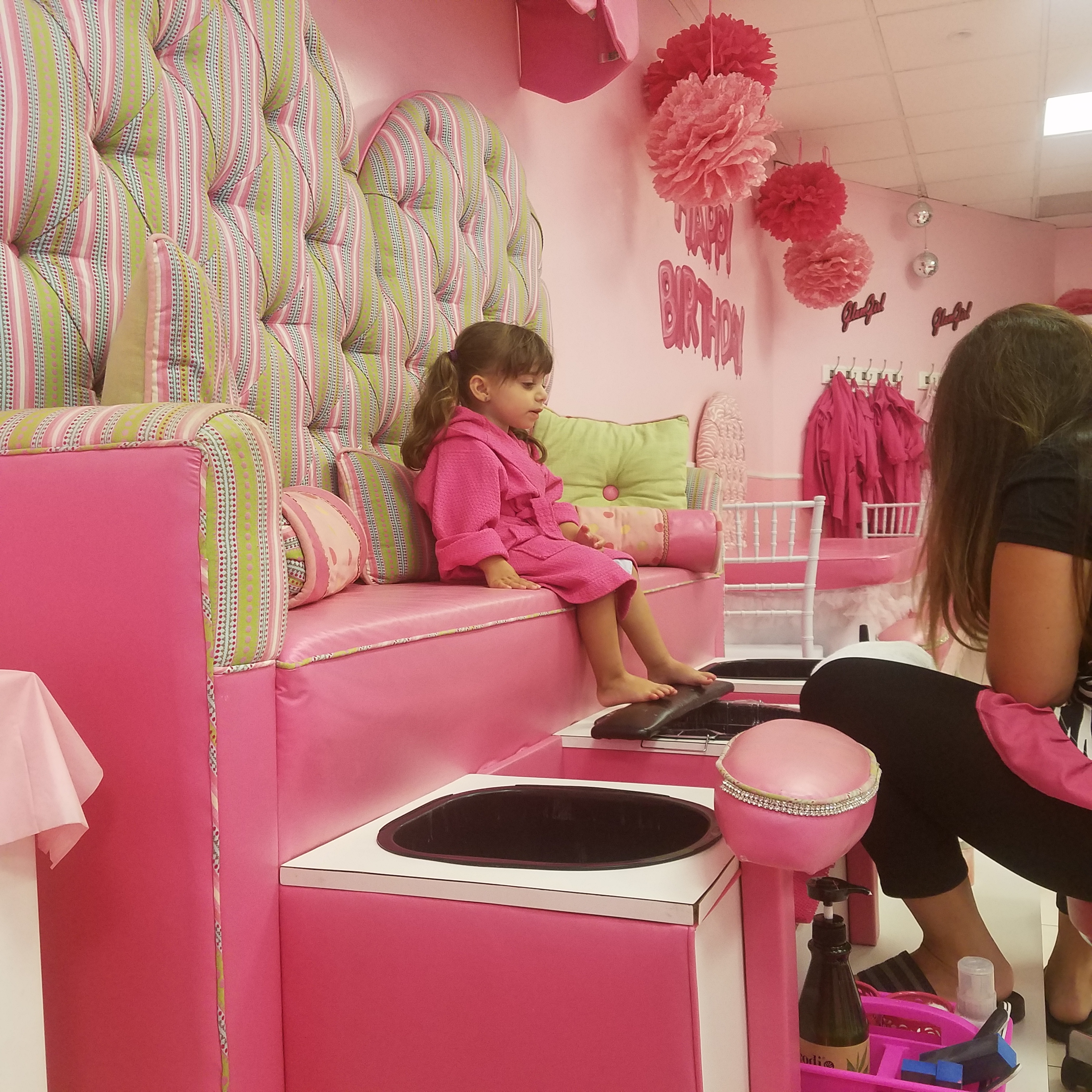 Nail Salons in Chicago for Manicures, Pedicures and Nail Art
