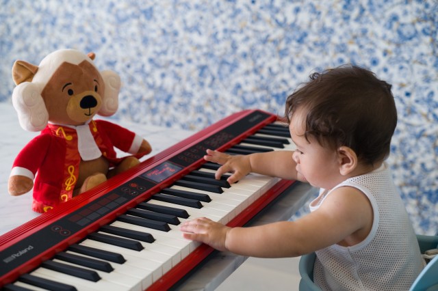 10 Ways to Foster Baby’s Interest in Music
