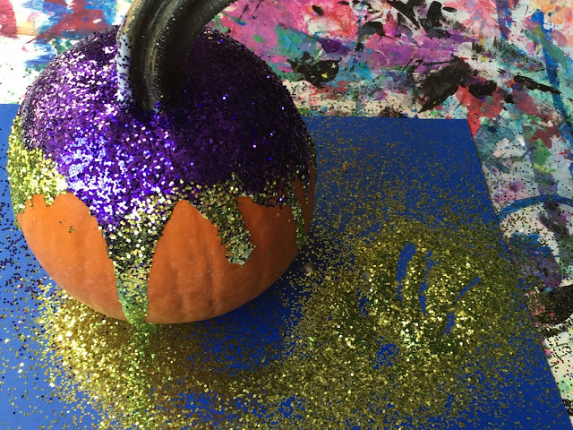glitter pumpkins are a fun Thanksgiving craft idea