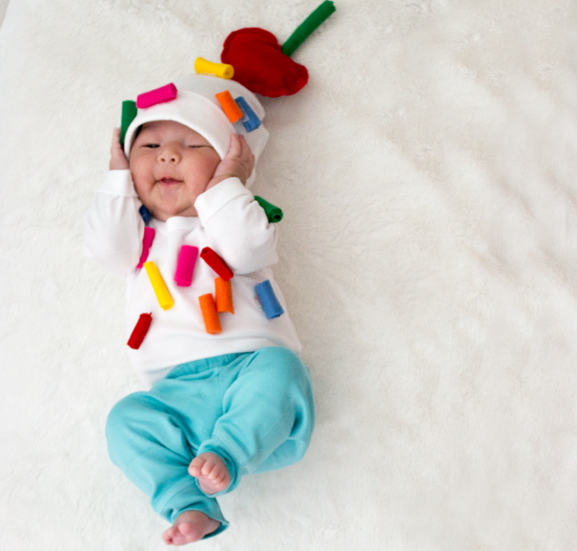 Easy Diys 11 Baby Costumes Made With A Onesie Tinybeans - Diy Baby Costume