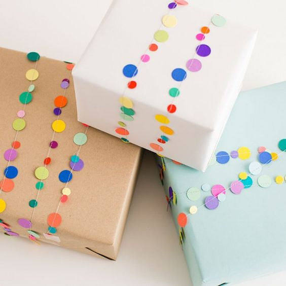 how to wrap a gift box with a garland
