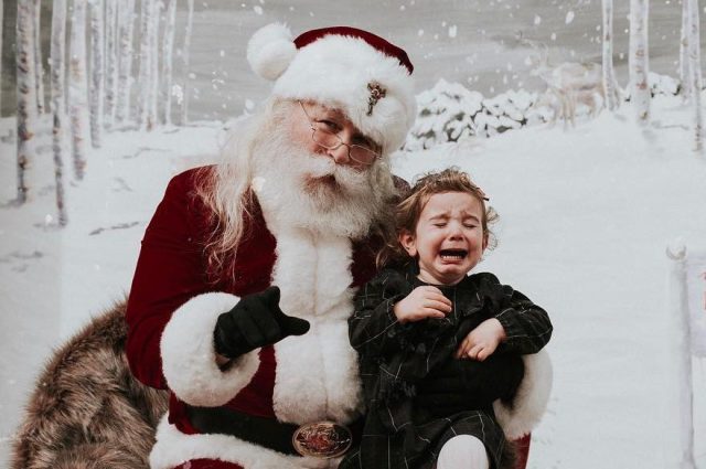 30 of the Funniest Santa Photo Fails of the Season