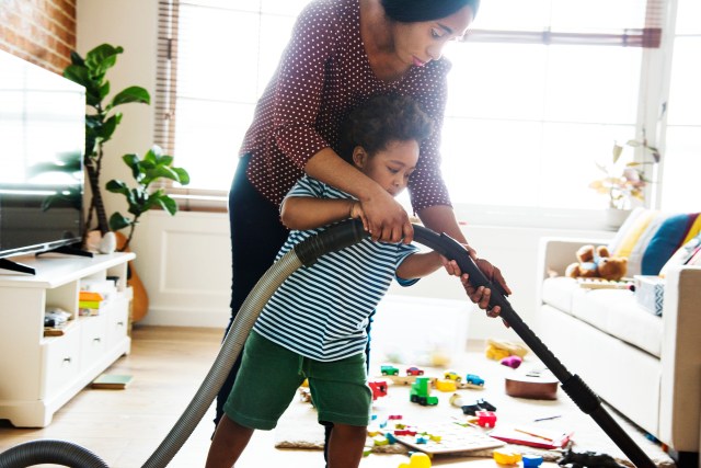 Study Shows Moms Who Earn More Than Dads Still Do More Housework