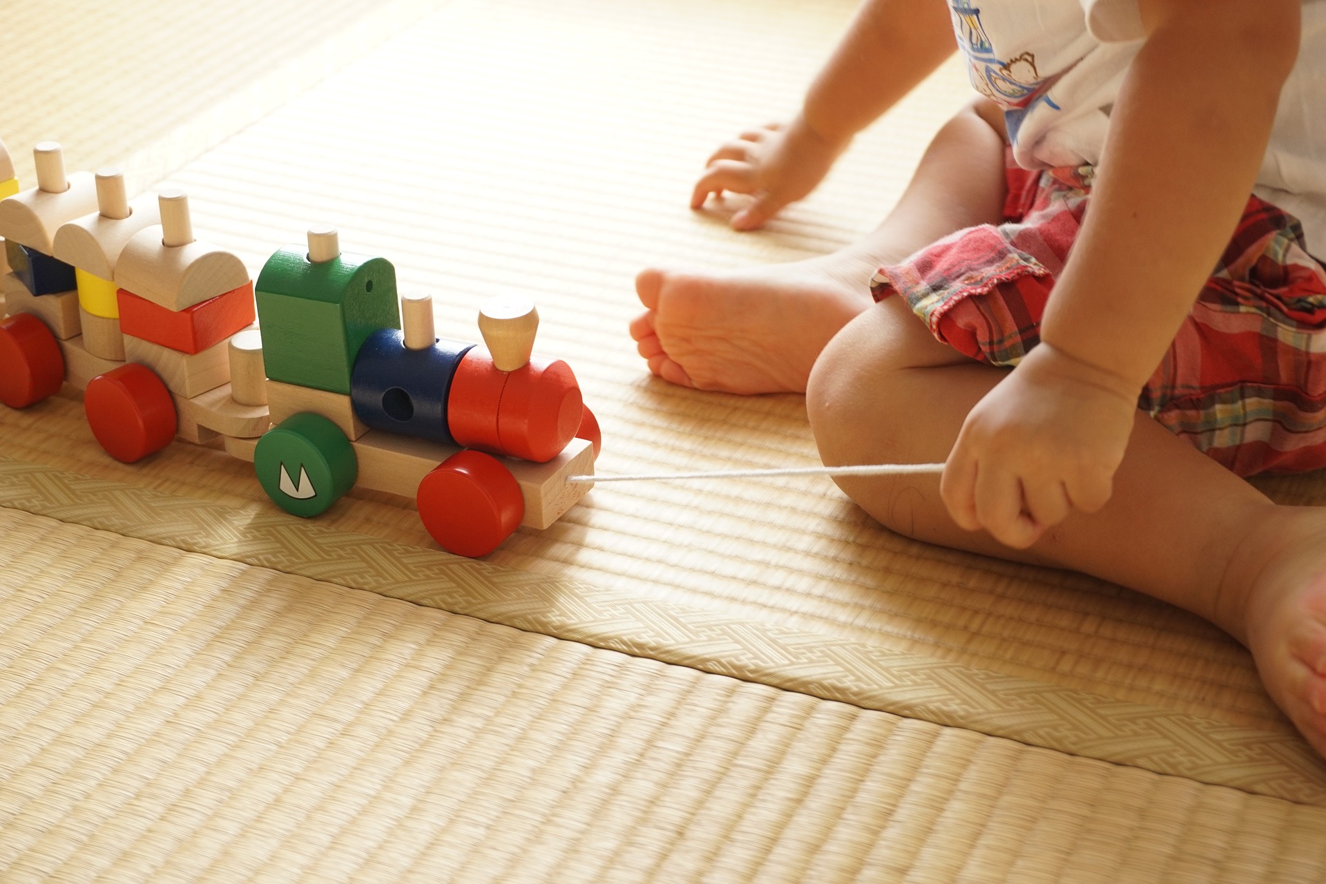 Oatmeal container straw game: fun DIY toddler indoor activity - Merriment  Design