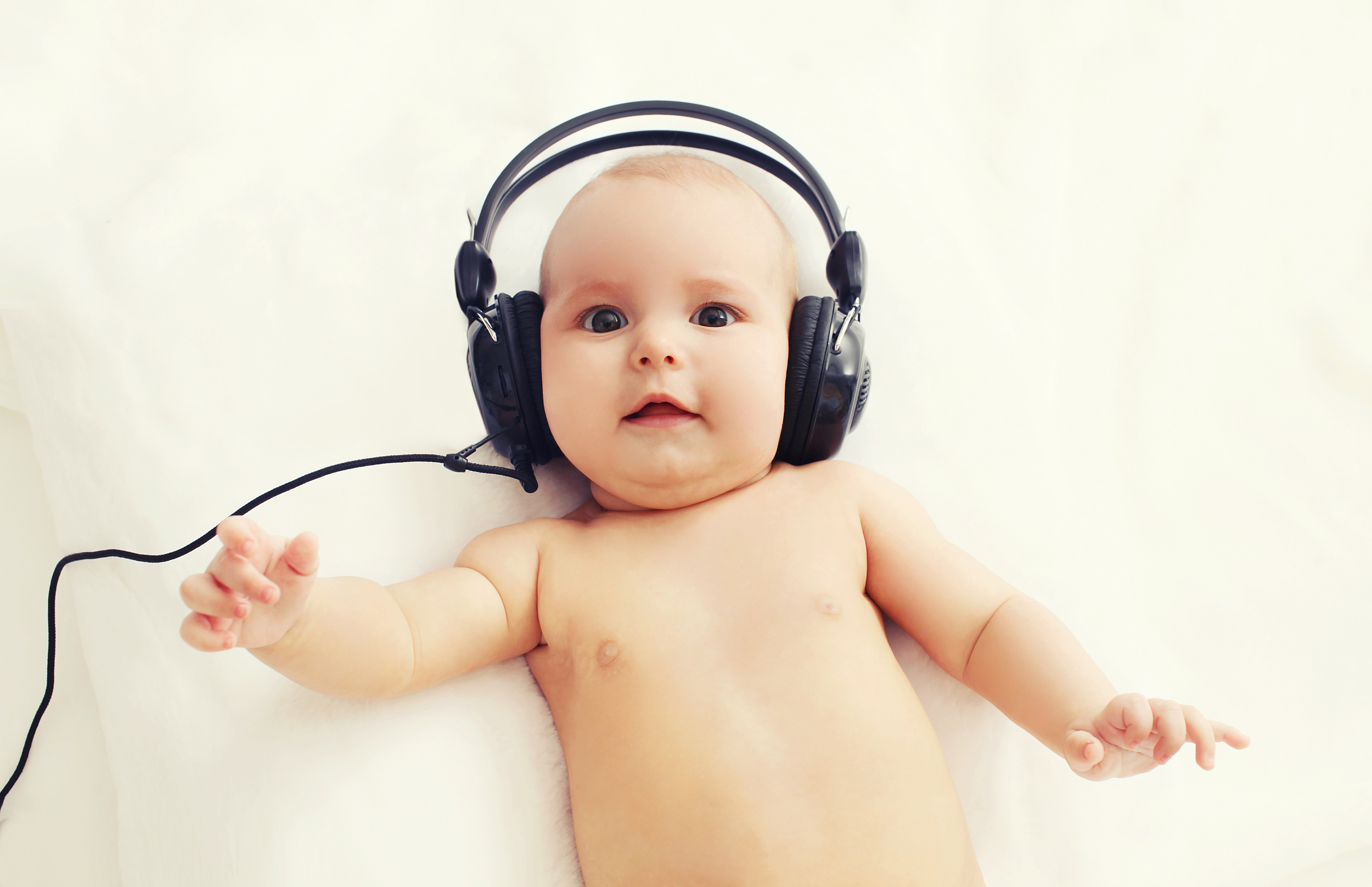 No, Your Baby's White Noise Machine Won't Deafen Them: What Parents Need to  Know - Tinybeans