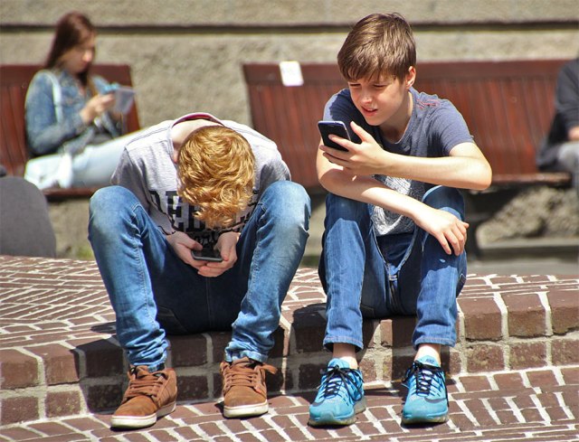 kids on their phones and texting