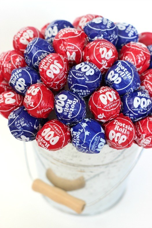 a bouquet of lollipops for a fourth of July craft