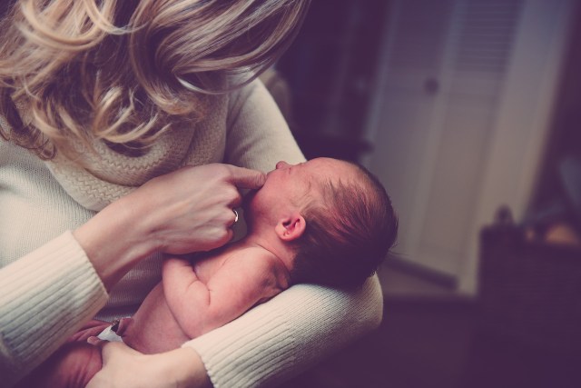 Study Finds More Parents Hold Their Babies on the Left Side & Here’s Why