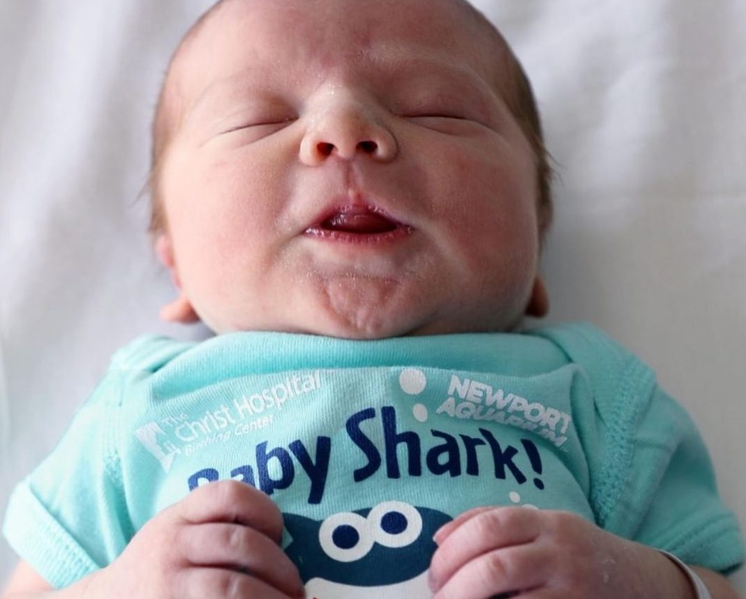 Why Will These Babies Get "Baby Shark" Onesies? Tinybeans(02)