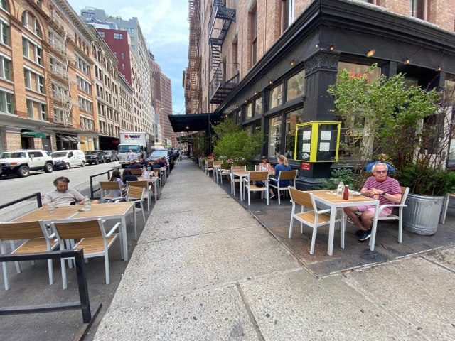 Bubby's in Tribeca outdoor dinign