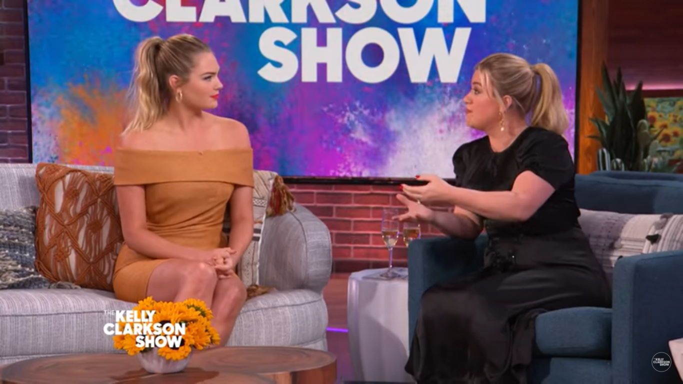 Kelly Clarkson & Kate Upton Share Breastfeeding Stories - Tinybeans