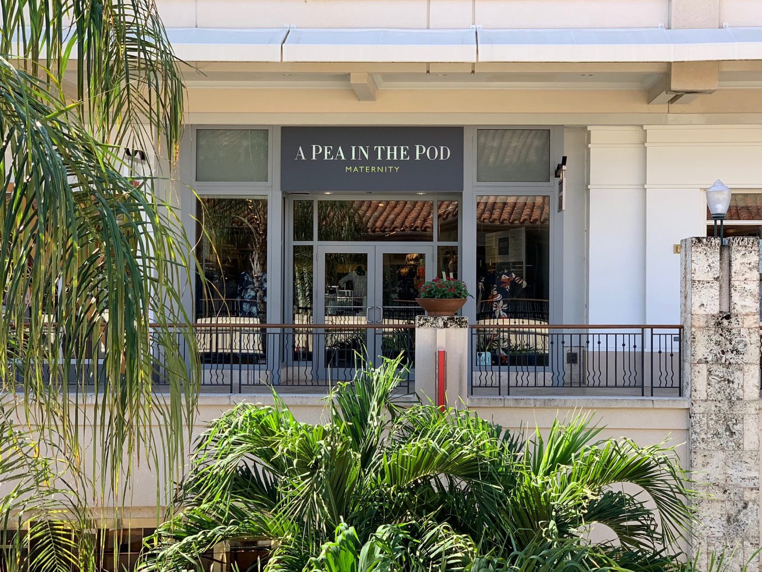 180+ Motherhood Maternity & A Pea In the Pod Stores Set to Close