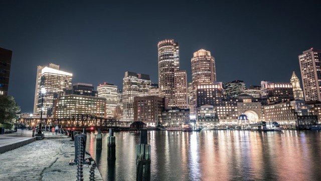 the city skyline of boston at night