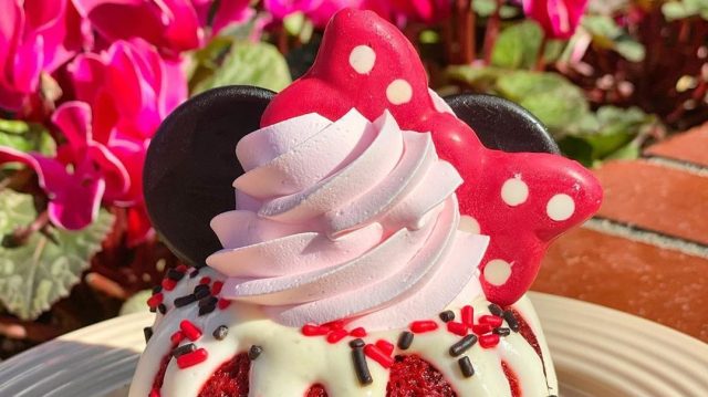 Here’s the One Place You Can Find This Delicious Minnie Mouse Bundt Cake