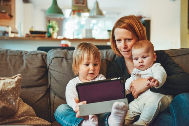 Online Story Times & eBooks to Delight Babies & Toddlers