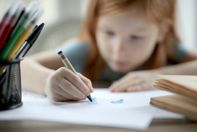 girl coloring, crayons, crafts, printable, drawing
