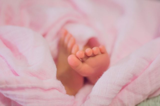 baby feet pink