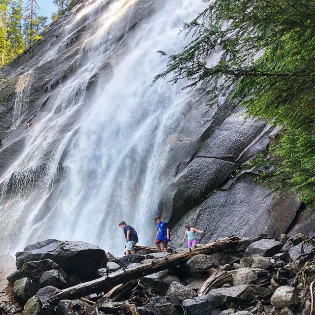 waterfall hikes seattle