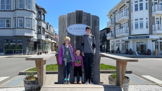 Kids pose at an oversized chair at Seabrook wa
