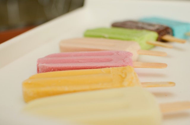 Get Your Vitamins: 13 Recipes for Kid-Friendly (& Healthy!) Popsicles